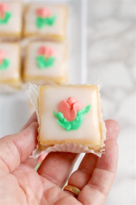 The Dos and Don'ts of Spelling Petit Fours